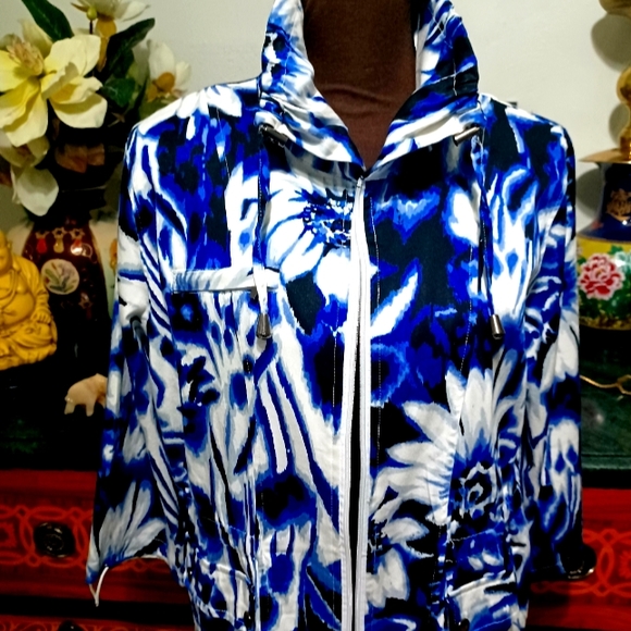 Sportelle Jackets & Blazers - 🔥BOHO FLORAL JACKET TOP LIGHTWEIGHT ALL WEATHER BLUE & WHITE L